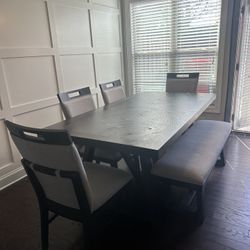 6 Piece dining Room Set - Good as New