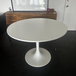 Tulip Dining Table