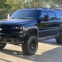 2005 Chevy Suburban Z71 Lifted