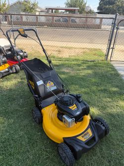 DEWALT
21 in. 150cc Briggs and Stratton 625ex Engine Rear Wheel Drive 2-in-1 Gas Self Propelled Walk Behind Lawn Mower