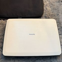Philips Portable DVD Player 7" Widescreen PD9000/37  No Power Cable Included