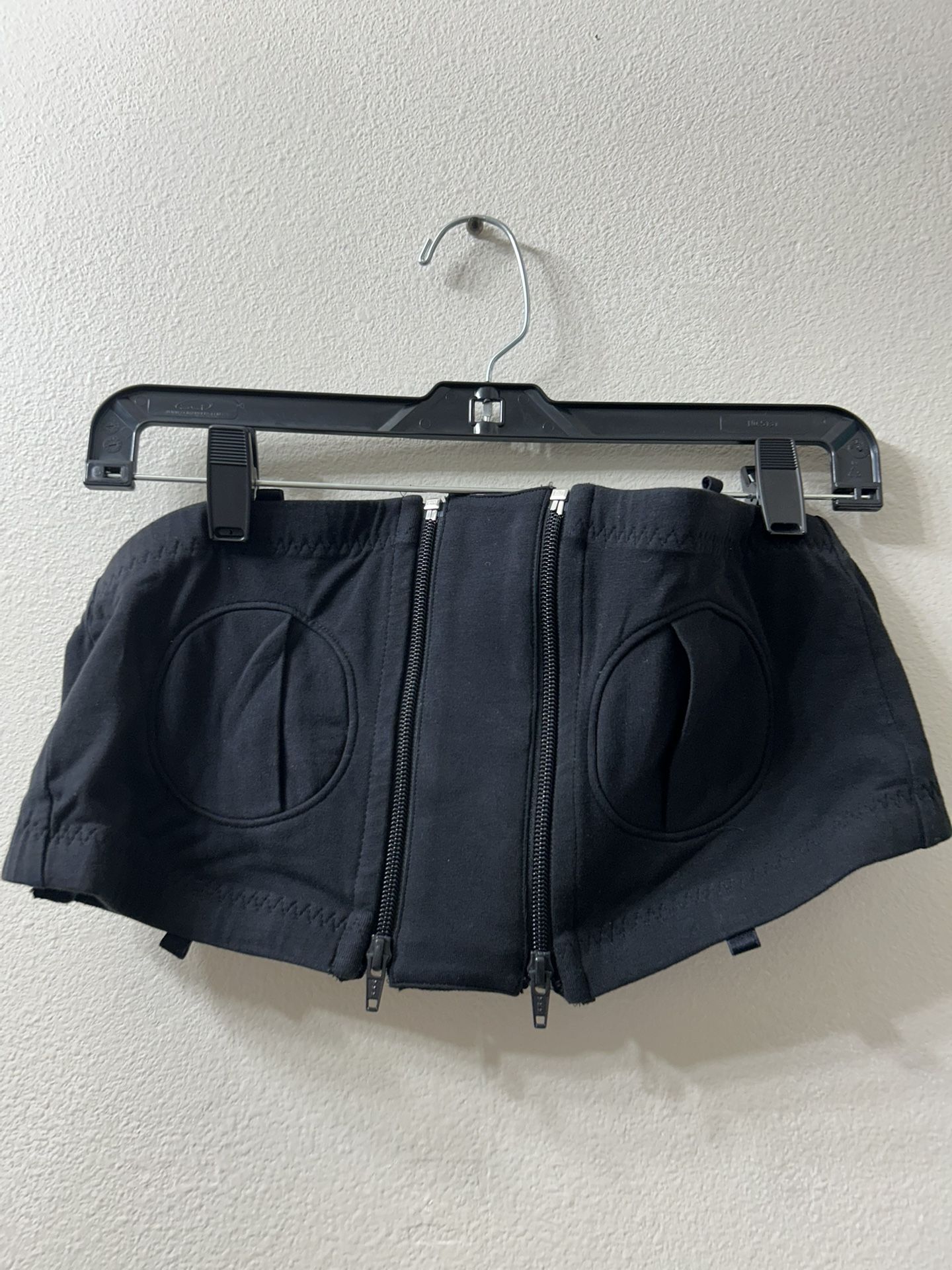 Simple Wishes Hands Free Breast Pump Bra Size XS-M Black Nursing Adjusts Open