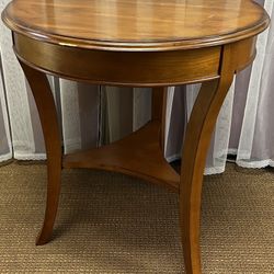 23” Round side end table. Accent table. Size in pics.