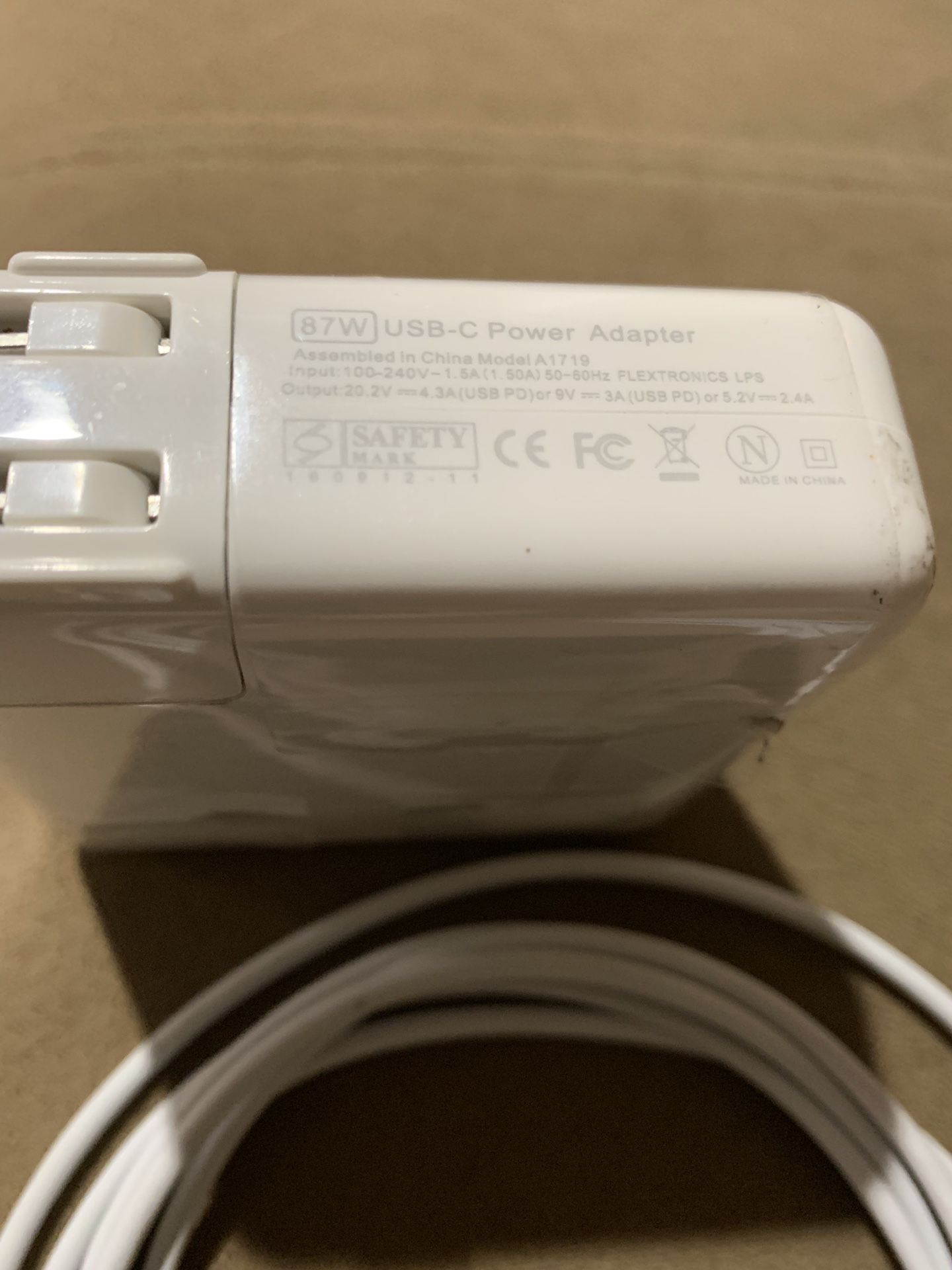 Mac book Charger C Type