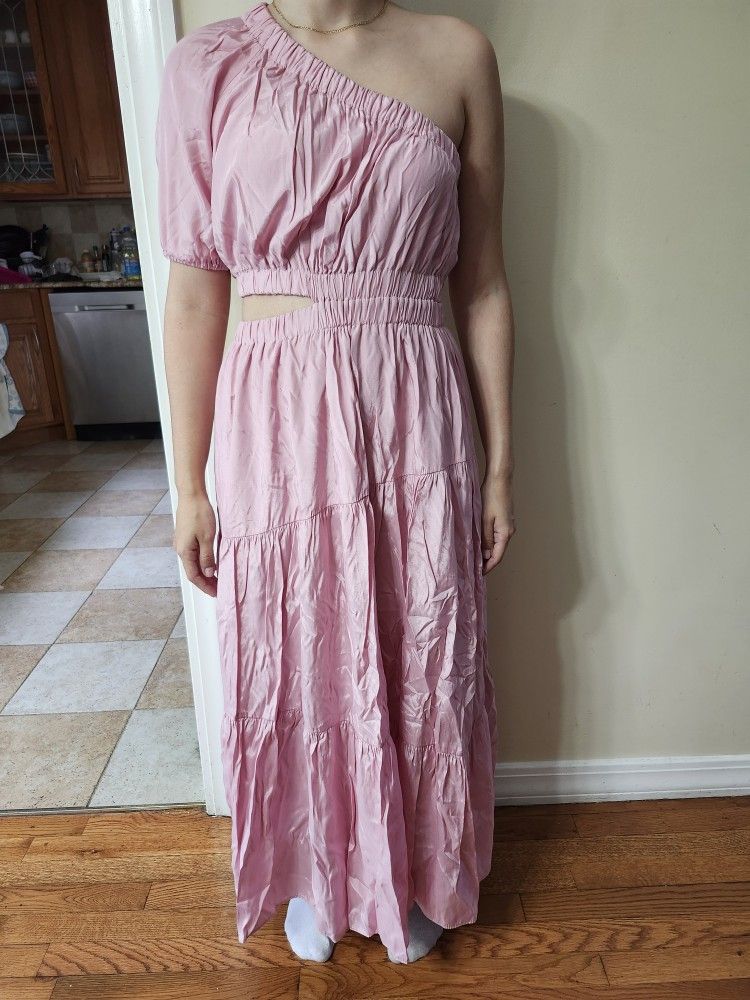 Pink maxi dress with one shoulder and ruffled skirt #maxidress