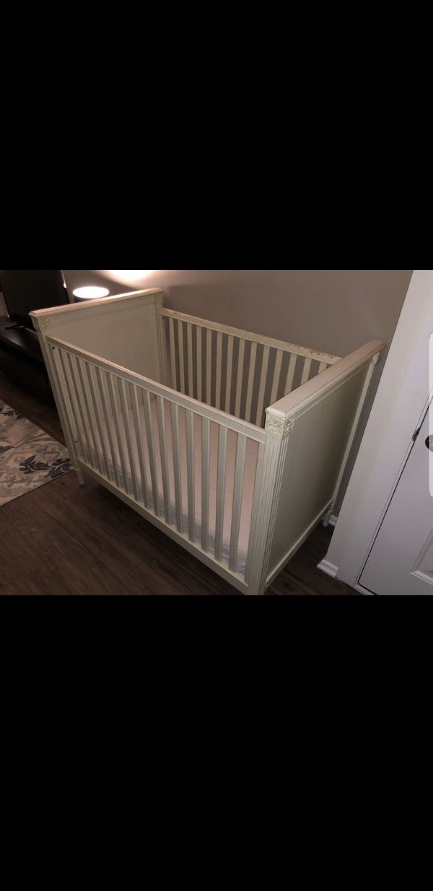 Panel crib with mattress