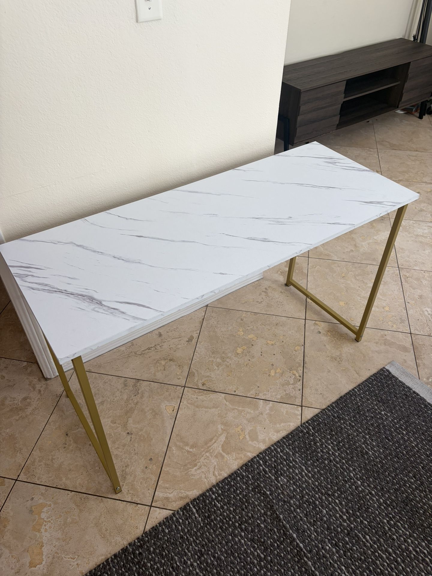 Table / Desk