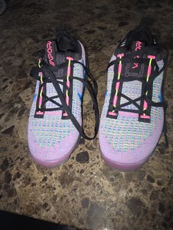 Sneakers Nikes Size 5.5 Big Kids