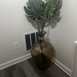Large Amber Glass Floor Vase with Faux Monstera Leaves – Modern Tropical Decor