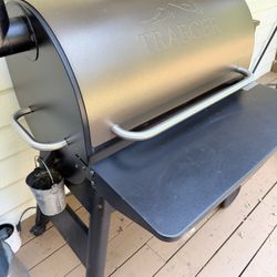 Large Traeger Grill/smoker