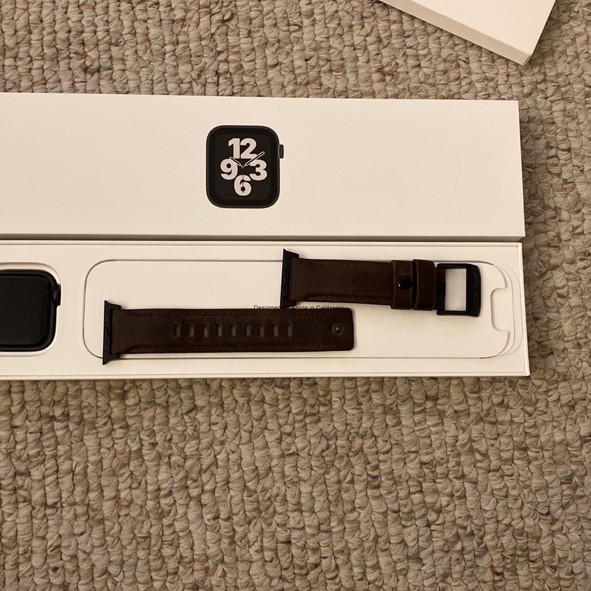 Apple Watch SE With UAG Leather Strap 40mm GPS