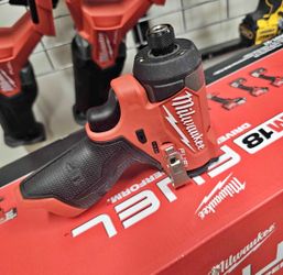 MILWAUKEE FUEL 1/4" M12 IMPACT DRIVER (TOOL-ONLY)