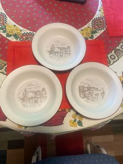 Three Vintage 8.75” Rimmed Soup/Salad Bowls from Collection Manoir by Coree