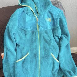 Sueteres para niñas de north face $45 cada una o $120 por las 3
