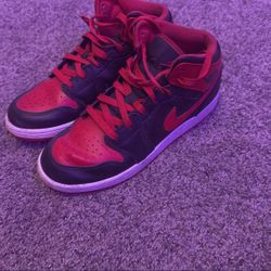 Jordan Shoes Size 7youth (red)