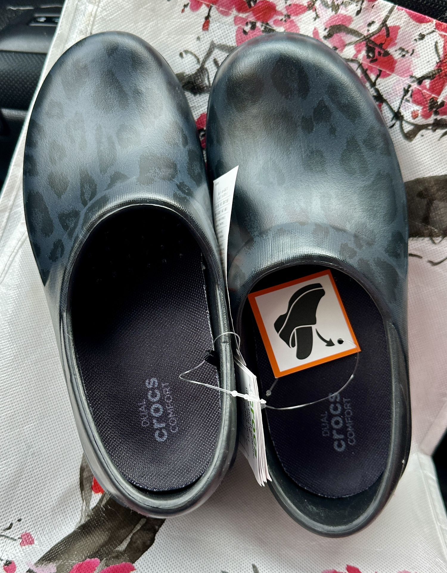 NWT | Crocs Women's Neria Pro lI Clogs, Slip Resistant Work Shoes | Size 4 & 5 Available