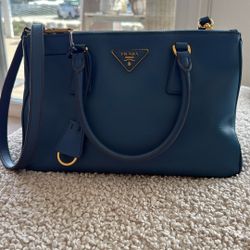 Prada Saffiano Lux Galleria Bag - Very Cute! 