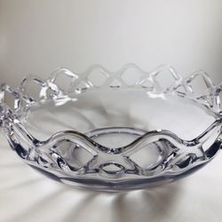 Lattice Rim glass serving/ fruit bowl BEAUTIFUL!