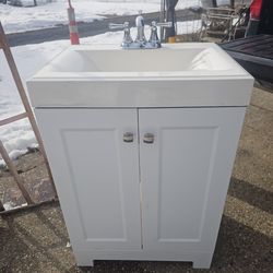 Price is firm.. 24x19 bathroom vanity sink