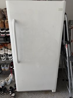 Frigidaire Upright Freezer – Large Capacity – Works Great