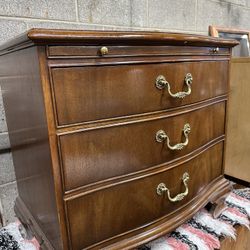 traditional style mahogany dresser or vanity traditional style mahogany dresser or vanity 