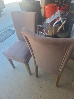 Chairs for free pickup at lemon grove.
