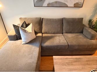 SELLING COUCH