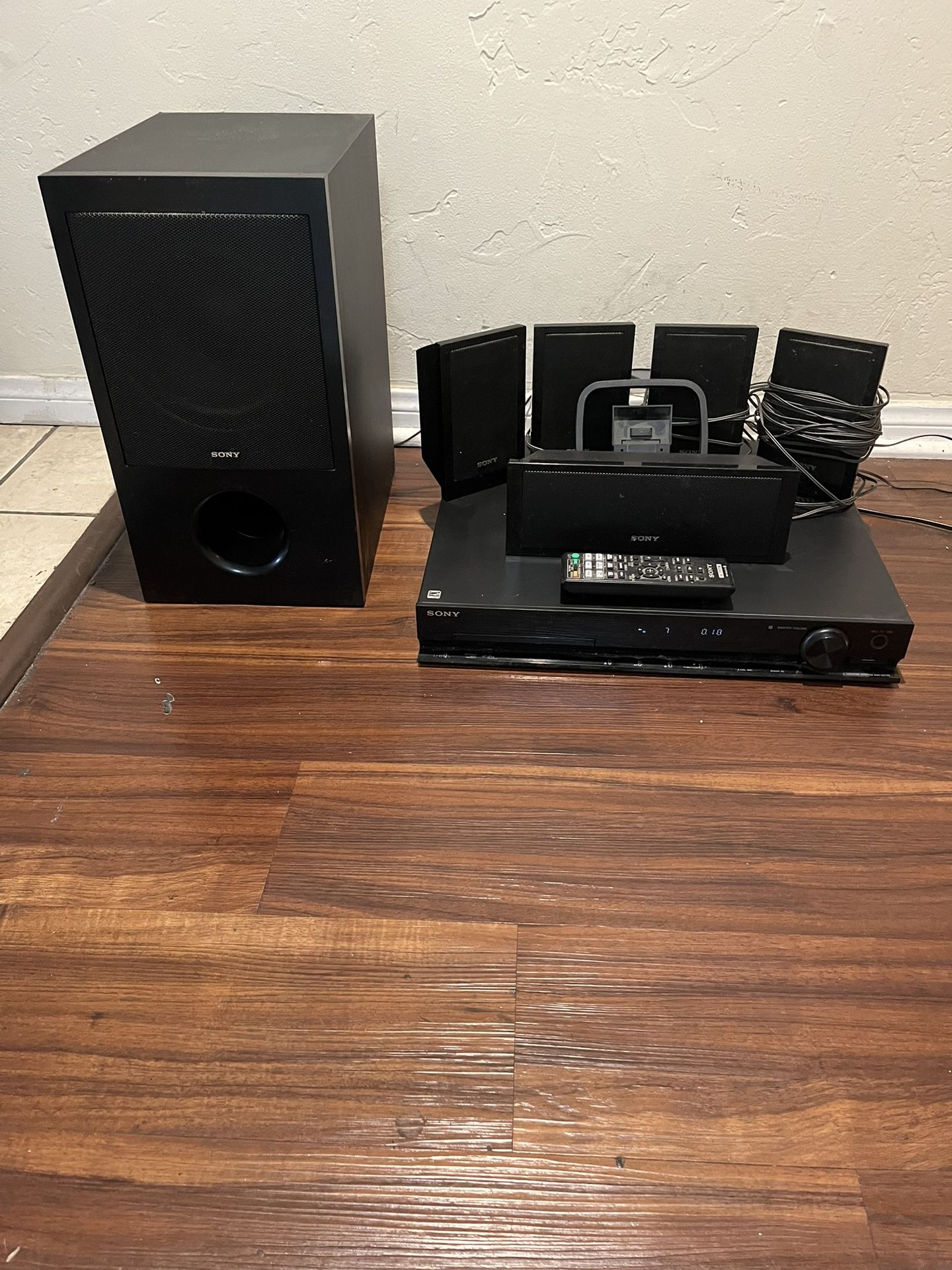 Surround Sound/ Home Theatre System
