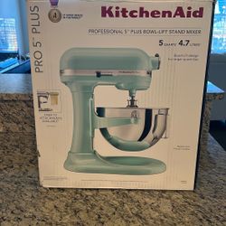 Barely Used KitchenAid Stand Mixer