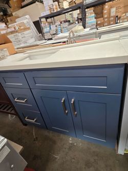 42" Blue Bathroom Vanity with White Quartz Top