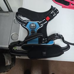 Dog Harness Size M. Blue. Poypet Brand. 