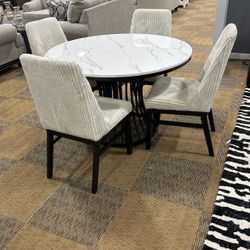 Beautiful Round Table And 4 Chairs