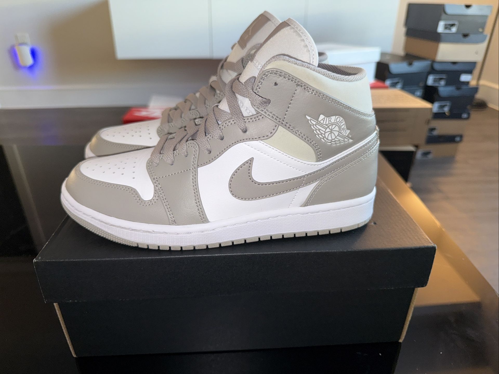 Air Jordan 1 Mid Linen College Grey Mens Size 8