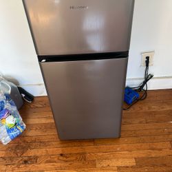 College Dorm Refrigerator 