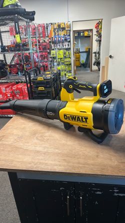 DEWALT 20-Volt XR 133 MPH 550 CFM Blower (Tool-Only)