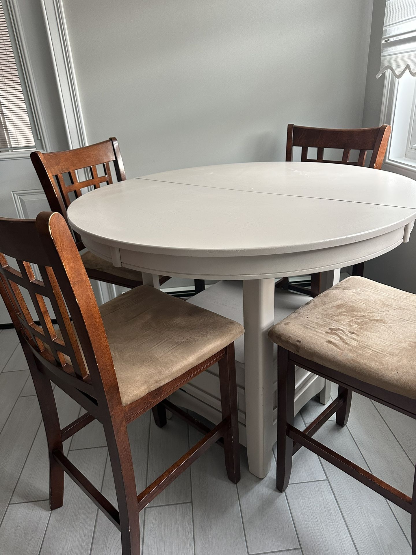 1 Round Table 5 Chairs Just We Painted Table. I Don’t Want No More High Table This Is Good For Kitchen