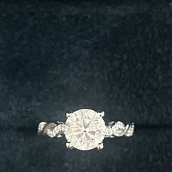 Diamond engagement ring (lab grown)