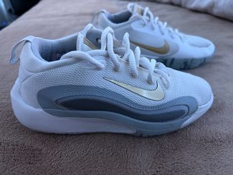 Nike Low-Top Sneakers White and Gold