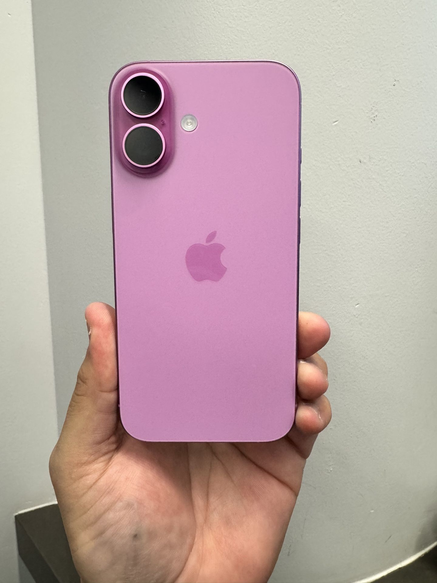 IPhone 16 128 GB,  Amazing  Condition! (At&T Device).  Still under Apple Warranty. (READ DESCRIPTION) Hablo Espanol.