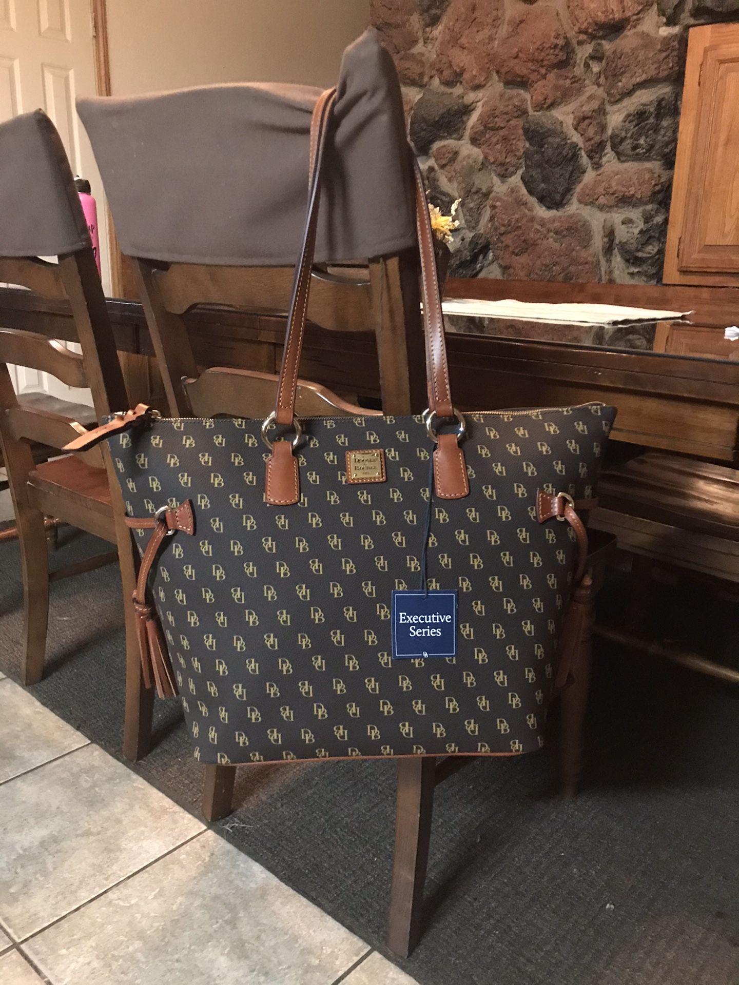 Dooney & Bourke NWT Large Shopper Tote