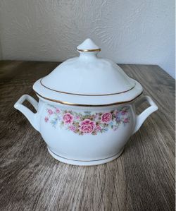 Remington Fine China withe & pink floral print sugar bowl & lid with gold trim