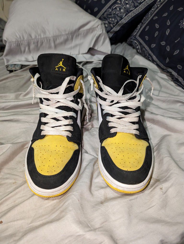 Men's Jordan 1 (Mid Yellow Toe) Size 12 Basketball Shoes