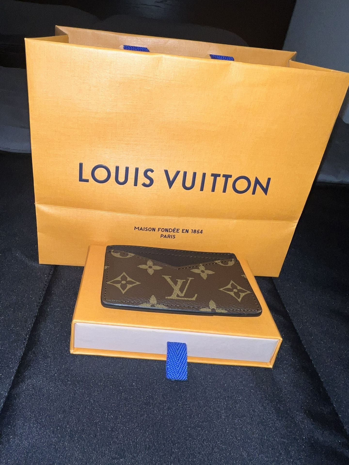 AUTHENTIC LOUIS VUITTON CARD HOLDER