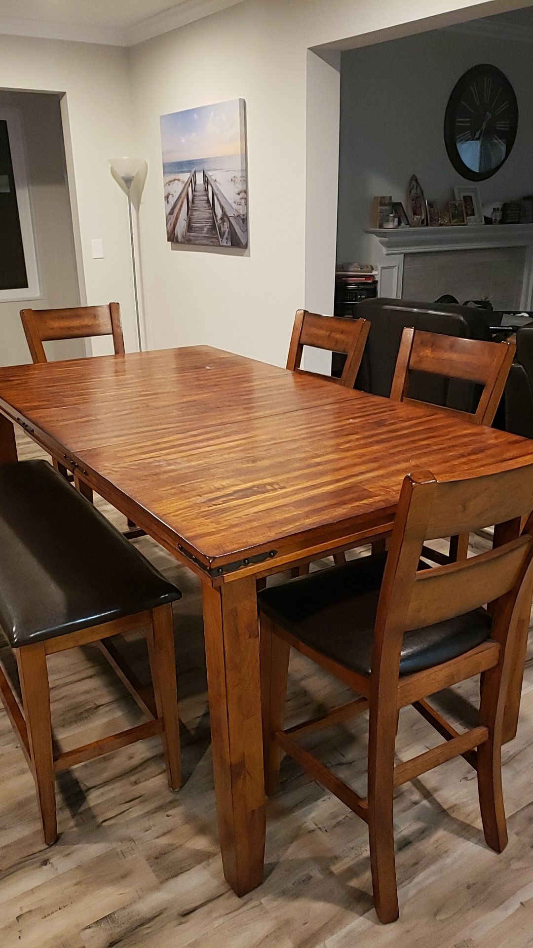 Kitchen table with 4 chairs and bench. Good condition. 250.00