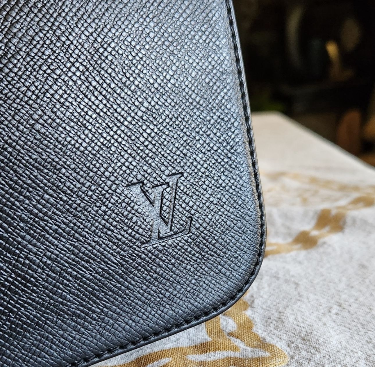 Louis Vuitton Viktor Taiga Messenger