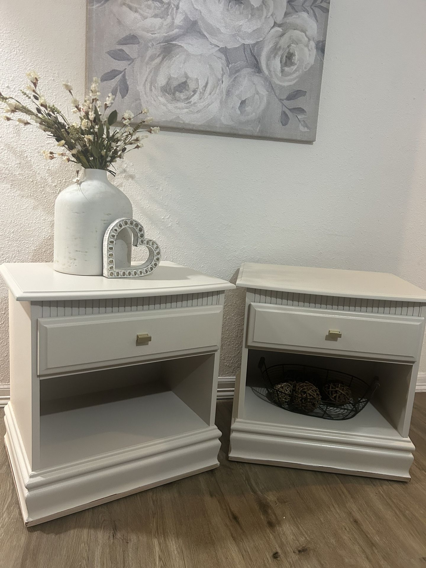 2 Nightstands