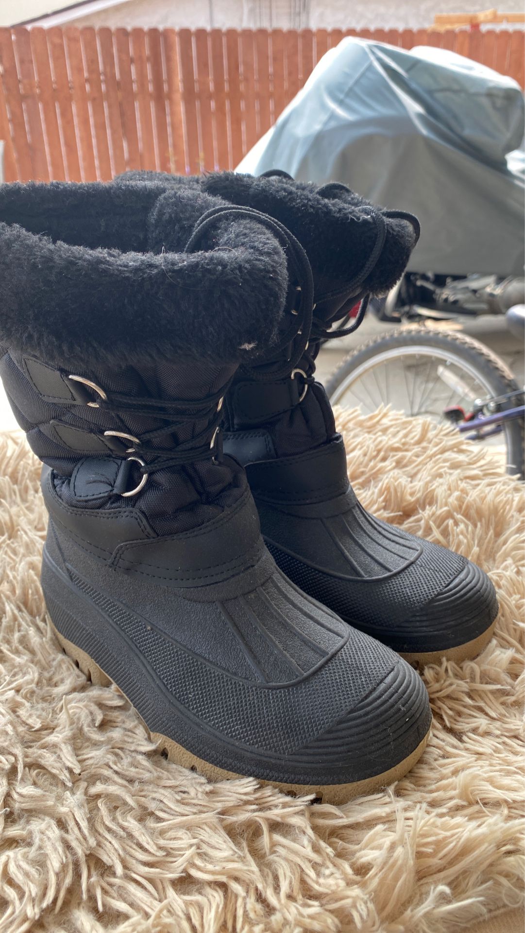 Kids Rain/snow boots size 3