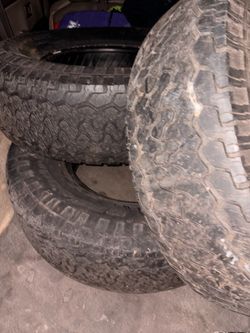 Used bf Goodrich rugged trail 265 70 16 truck tires