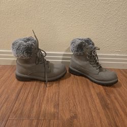 Women's 6.5,  Lugz Winter Boots
