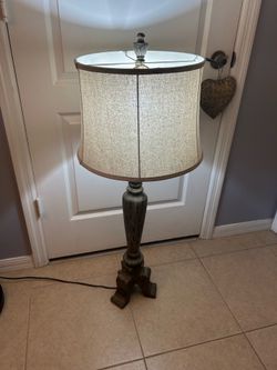 Like new tall lamp